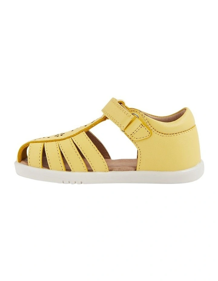 Iwalk Chelsea Sandals in Yellow image 2