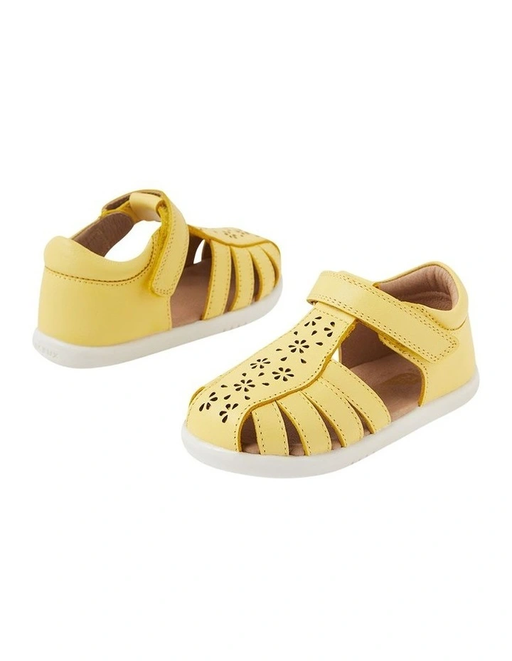 Iwalk Chelsea Sandals in Yellow image 4