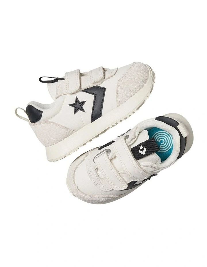 Omega Trainer 2V Infant Sneakers in Black and White image 3