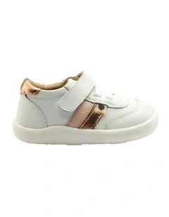 Playground Sneakers in White