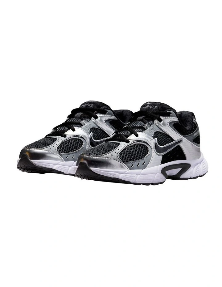 V5 Rnr Grade School Sneakers in Black image 4