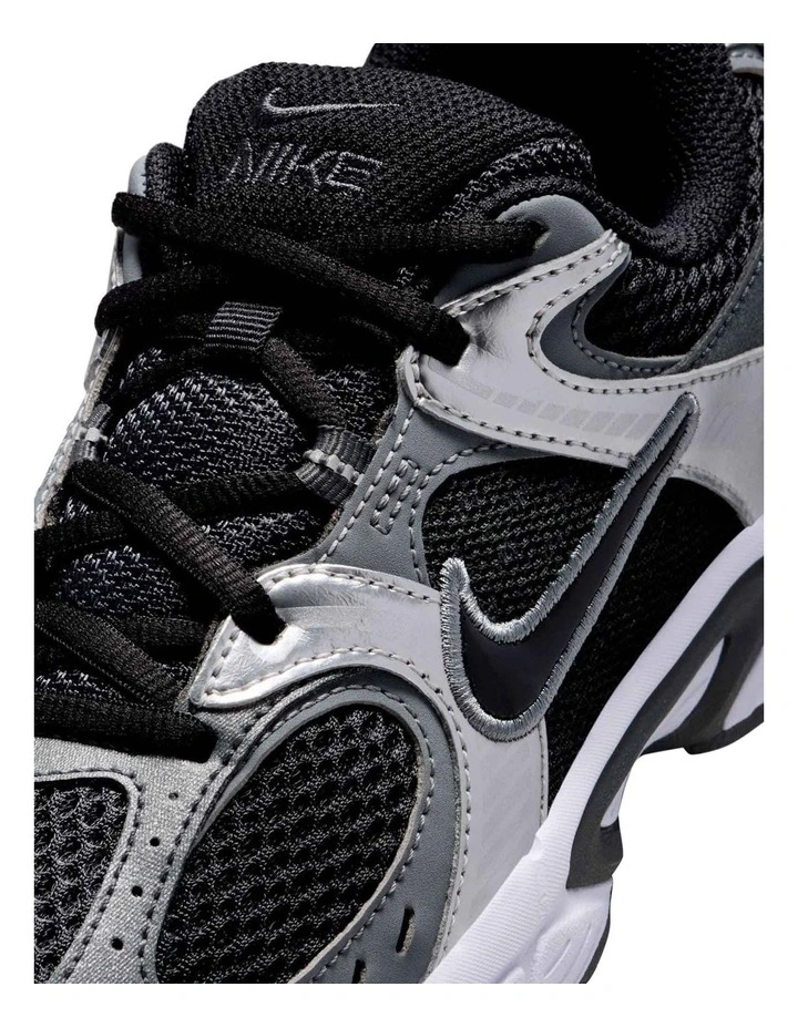 V5 Rnr Grade School Sneakers in Black image 5