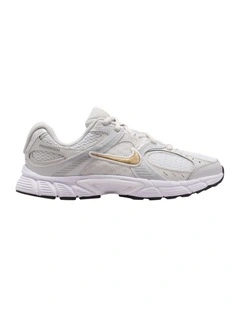 V5 Runner Grade School Sneakers In White