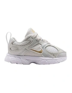 V5 Rnr Infant Sneakers in White