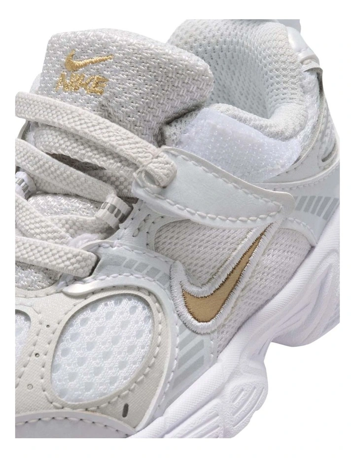 V5 Rnr Infant Sneakers in White image 5