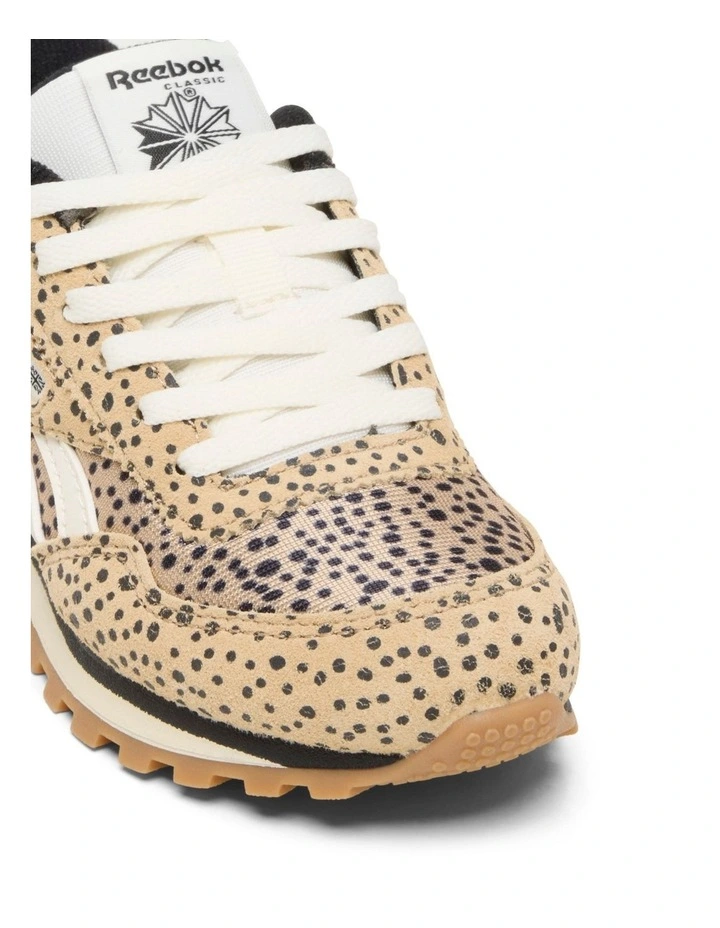 Classic Az Sneakers in Beige image 4