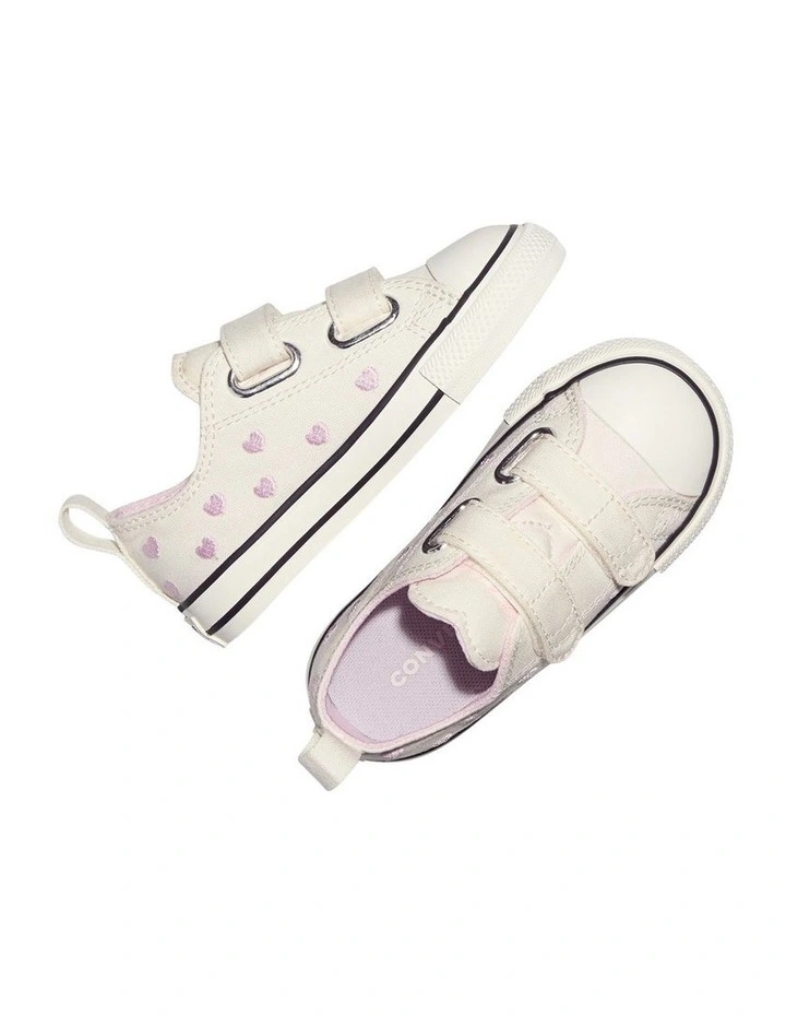 Chuck Taylor All Star 2V Emb Hearts Infant Sneakers In White image 2