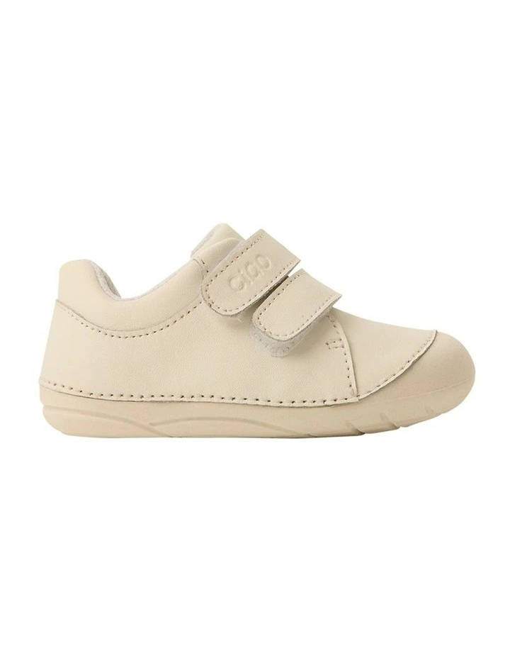 Bobby Prewalker In White image 1