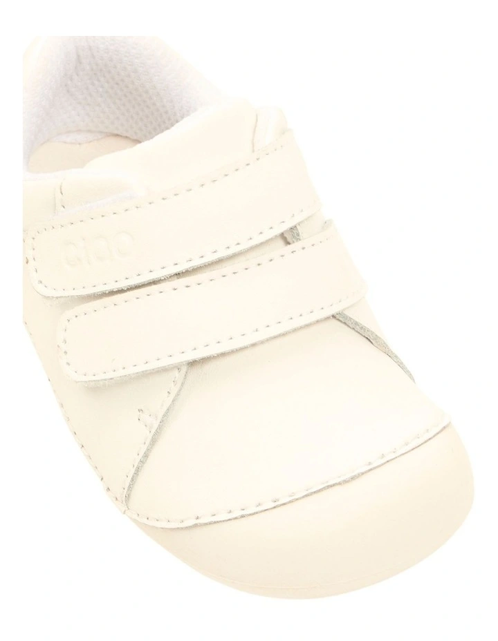 Bobby Prewalker In White image 4