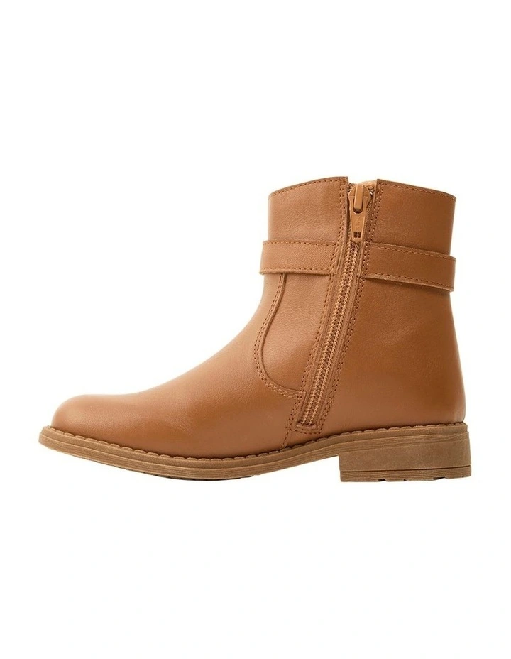 Govinda Boots In Natural image 2