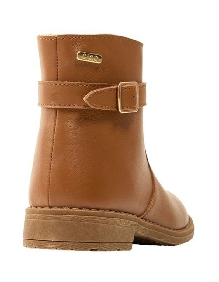 Govinda Boots In Natural image 3