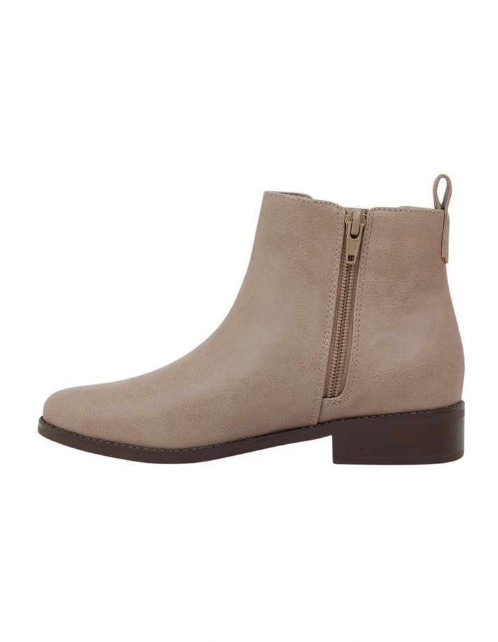 Monza Boots In Camel image 2