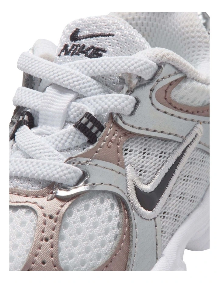 V5 Rnr Infant Sneakers In White image 5