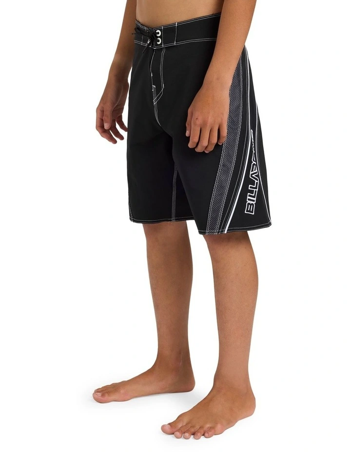 Fluid 2K 18 Boardshorts in Black image 3