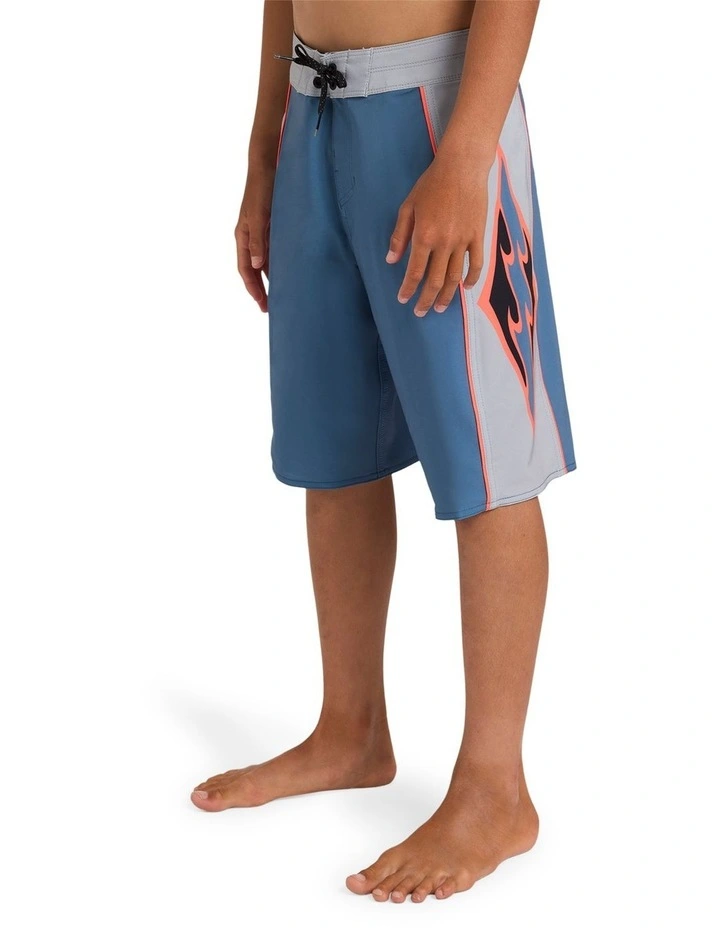 Boys 8-16 Boys New Wave Pro 19 Boardshorts China Blue image 3