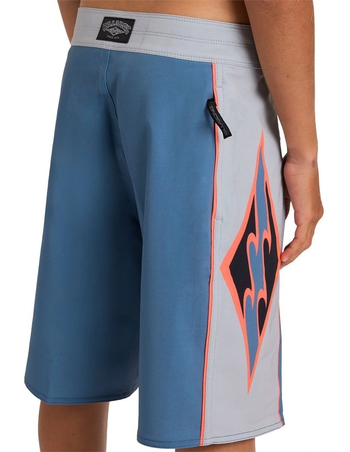 Boys 8-16 Boys New Wave Pro 19 Boardshorts China Blue image 4