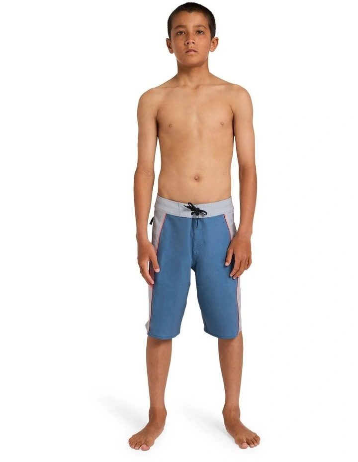 Boys 8-16 Boys New Wave Pro 19 Boardshorts China Blue image 5