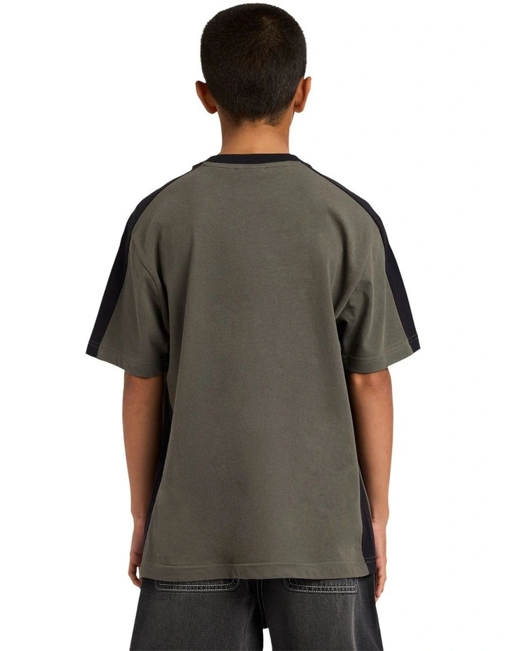 Boys 8-16 Boys Spec Iconic T-Shirt Forest image 2