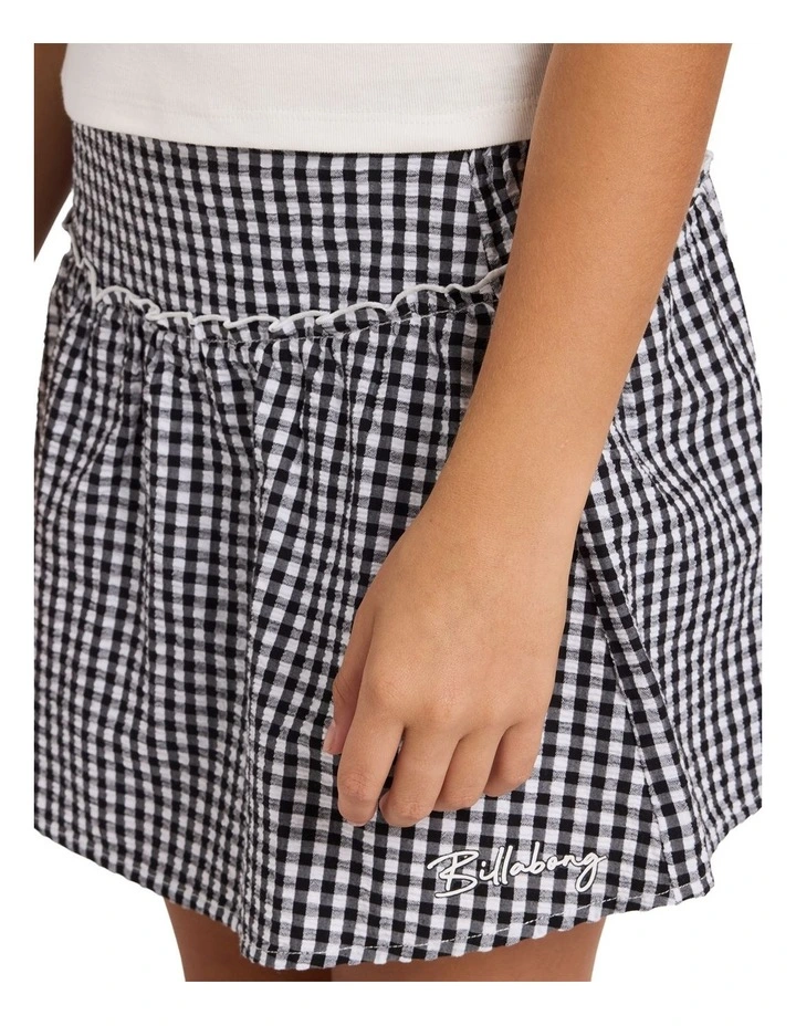 Girls 6-16 Gingham Crush Mini Skirt in Black in White image 4