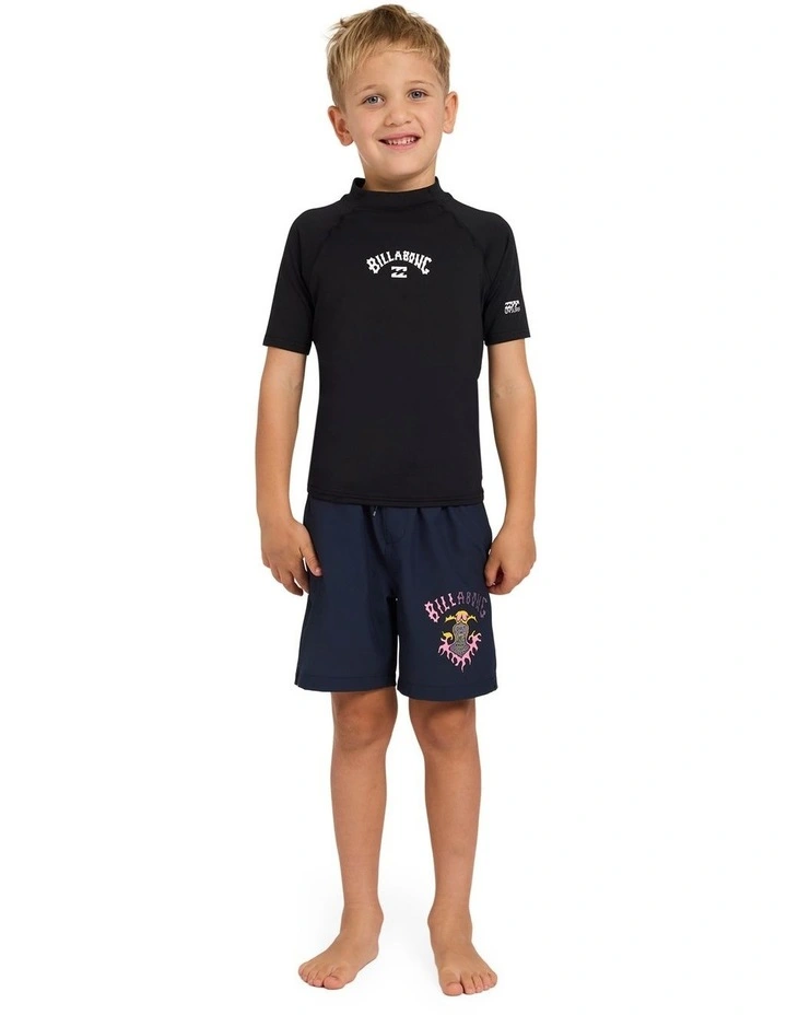 Boys 2-7 Groms All Day Arch Short Sleeve Rash Vest in Black image 1
