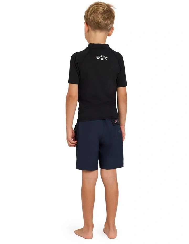 Boys 2-7 Groms All Day Arch Short Sleeve Rash Vest in Black image 2