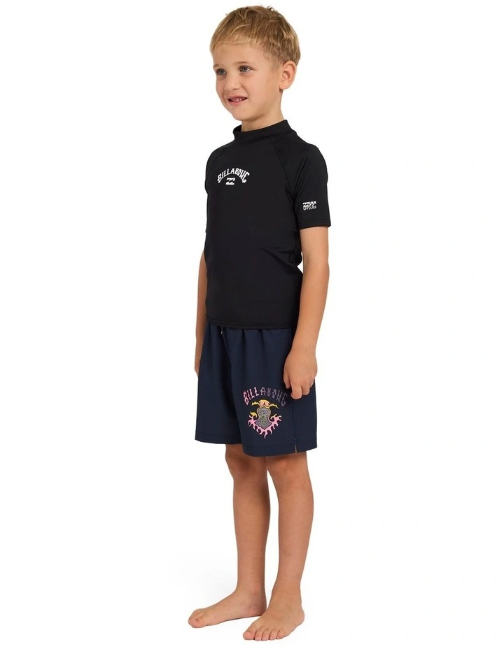 Boys 2-7 Groms All Day Arch Short Sleeve Rash Vest in Black image 3