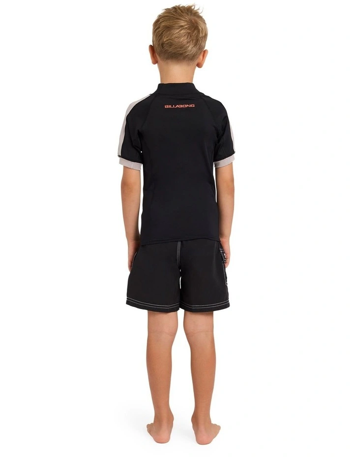Boys 2-7 Groms Spec 73 Short Sleeve Rash Vest in Black image 2