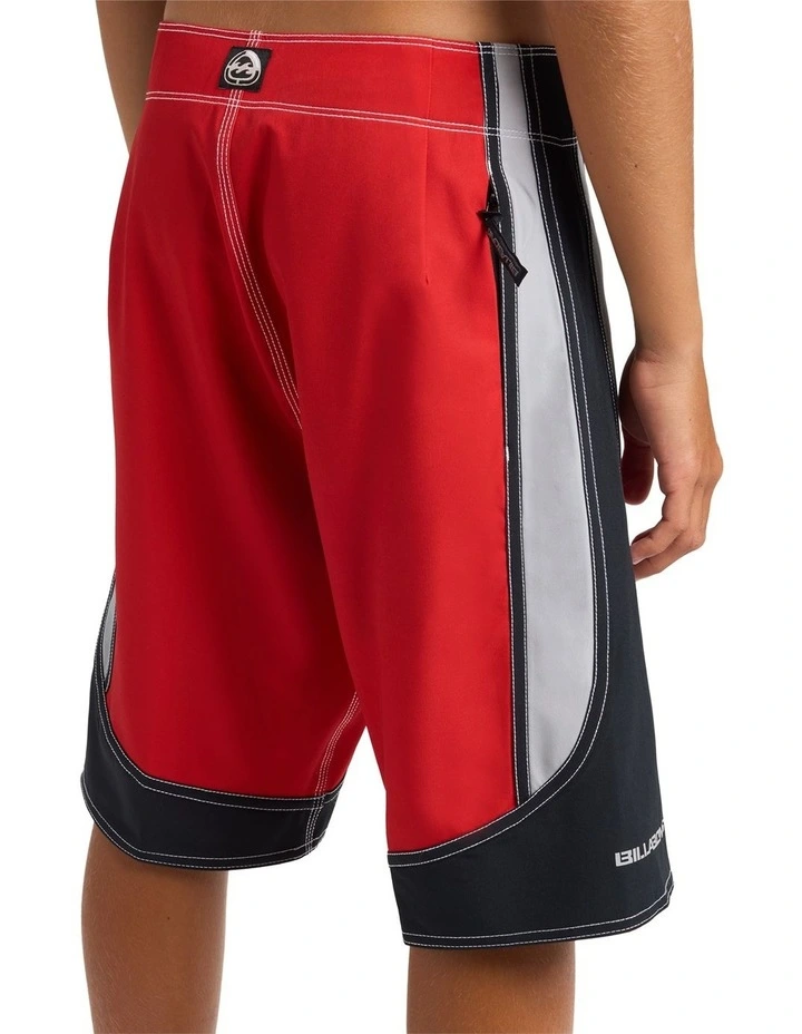 Boys 8-16 Spec 73 Systems Pro 19 Inch Boardshorts In Core Red image 4