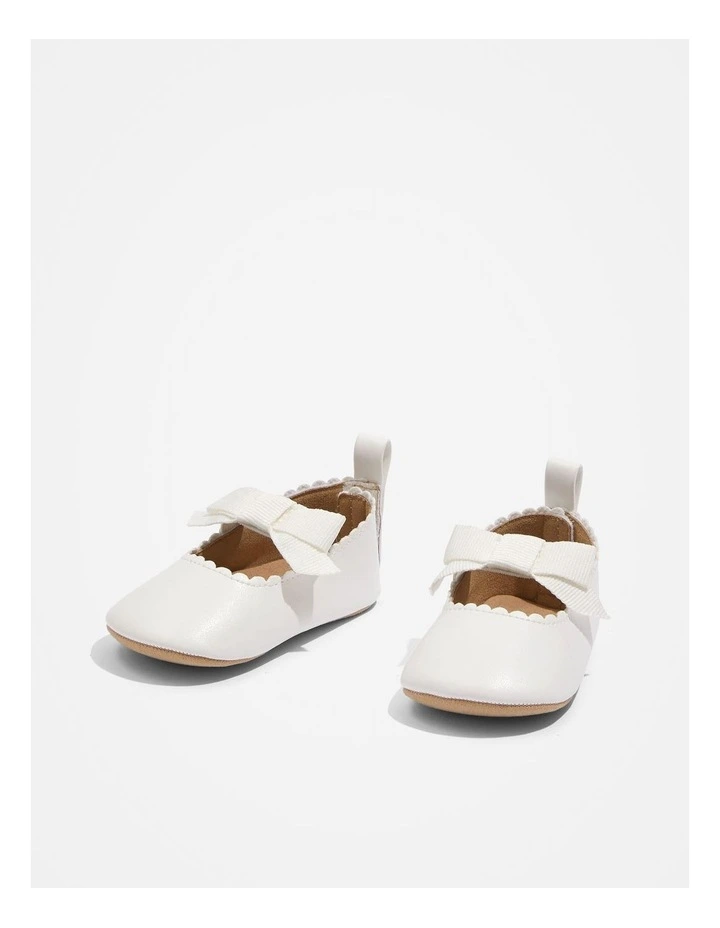 Country Road Ballet Leather Pre-walker in White MYER