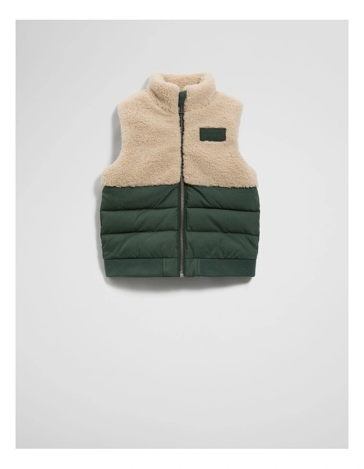 Sherpa Splice Vest in Forest image 1