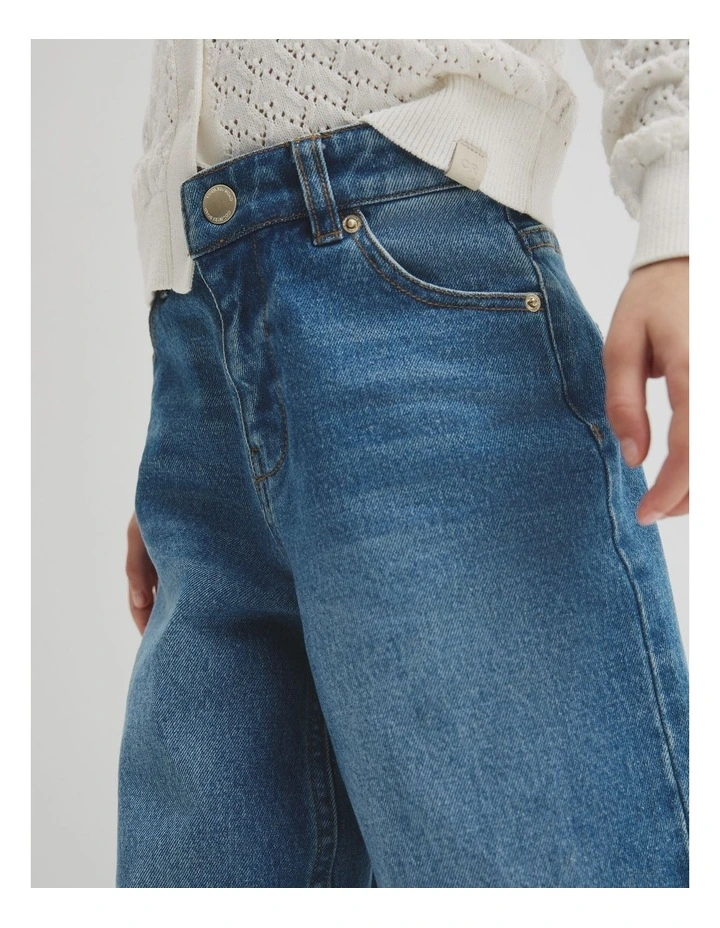 Barrel Jean in Mid Blue Wash image 3