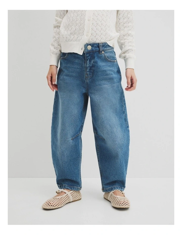 Barrel Jean in Mid Blue Wash image 4