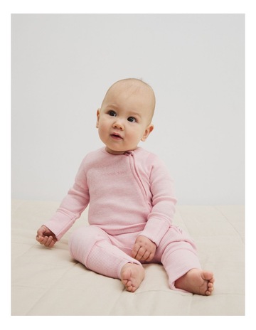 Mineral Pink Marle colour