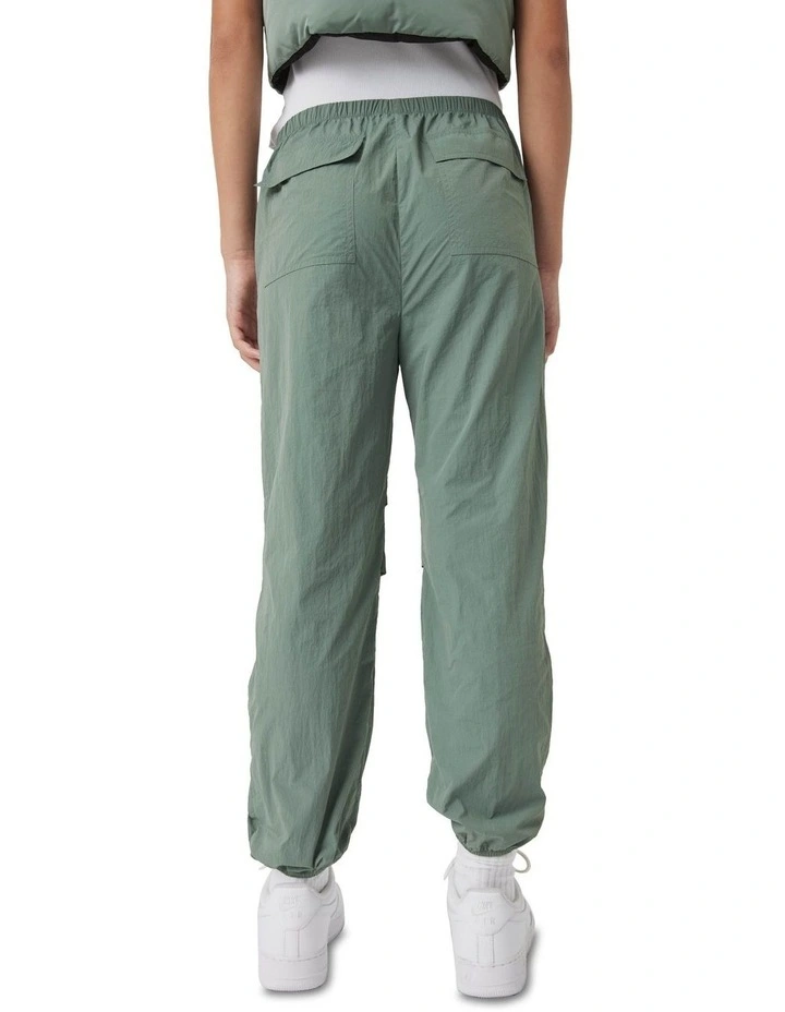 Lightweight Cargo Pant in Hunter Green image 3