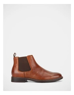 Hanger Boots in Brown