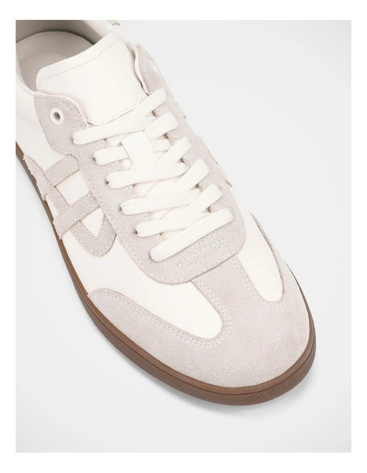 Trackside M Sneakers In Off White image 4