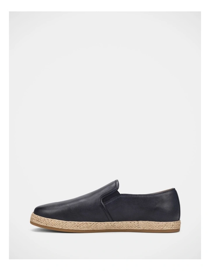 Dagger Shoes In Navy image 3