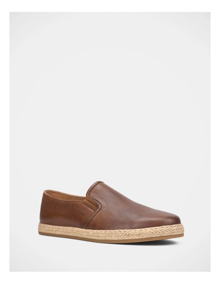 Dagger Shoes In Tan image 2