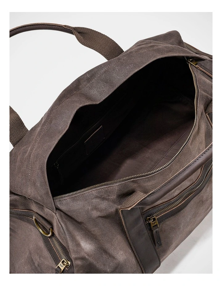 Aiden Duffle Bag In Brown image 4