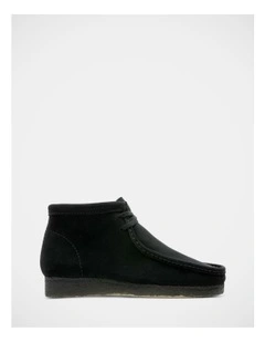 Wallabee Boot in Black Suede