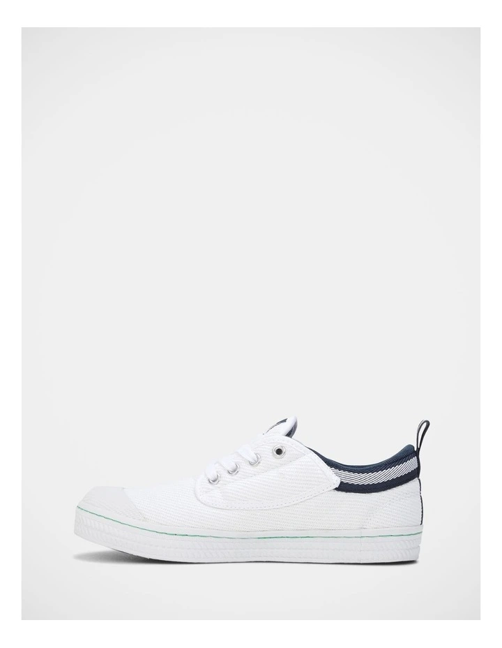 Classic Low Sneakers In White/Navy image 2