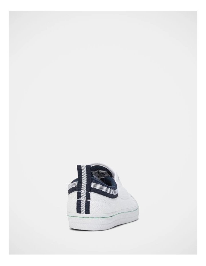 Classic Low Sneakers In White/Navy image 3