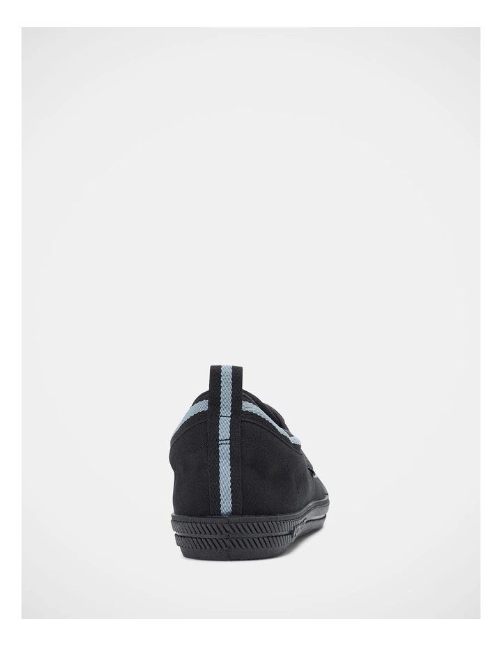 International Low Sneakers In Black/Dark Grey image 4