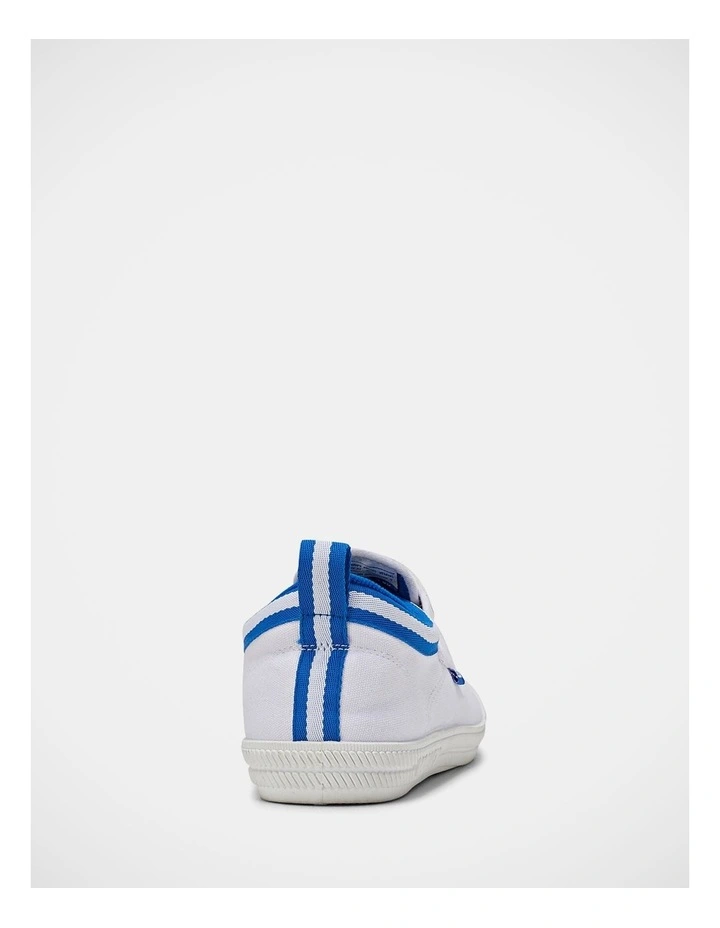 International Low Sneakers In White/Blue image 4