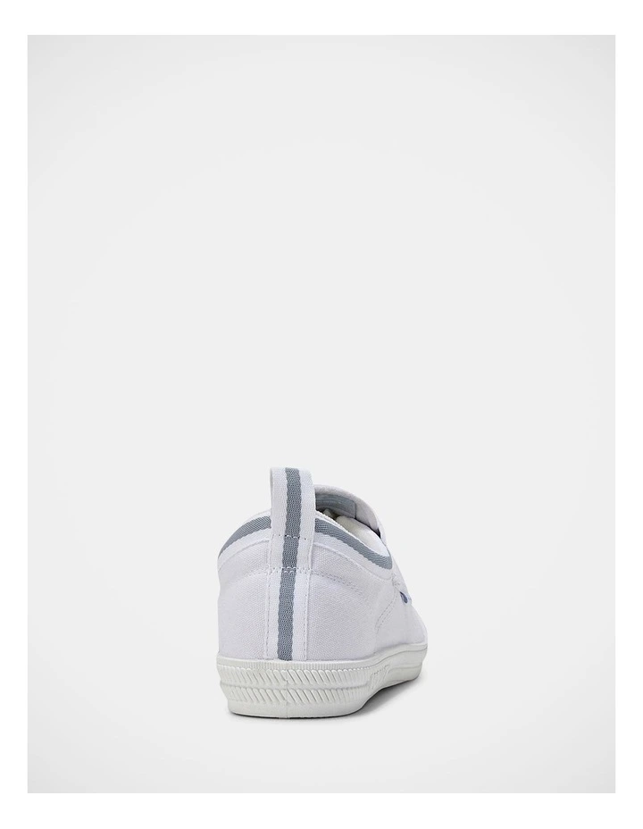 International Low Sneakers In White/Grey image 4