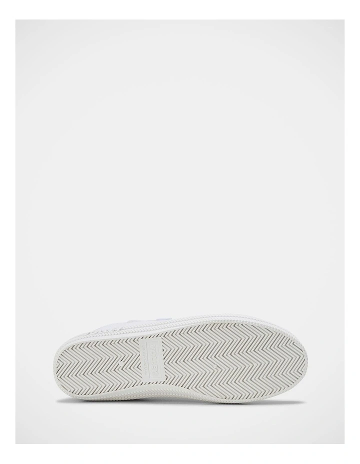 International Low Sneakers In White/Grey image 6
