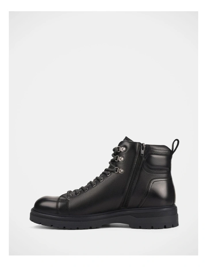 Hedge Boots in Black image 3