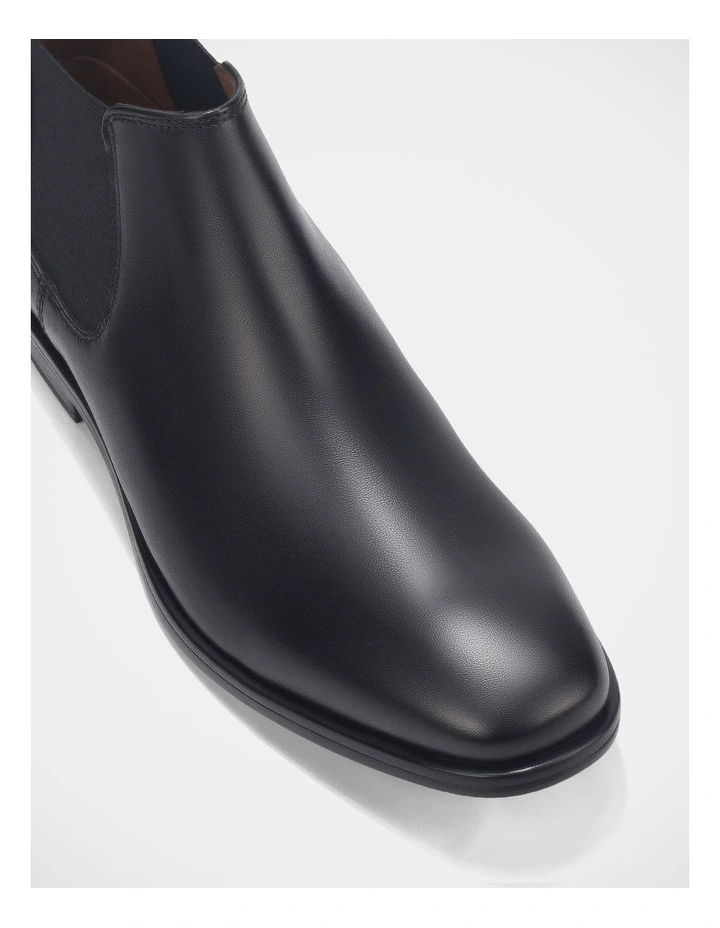 Facade Boots In Black image 4