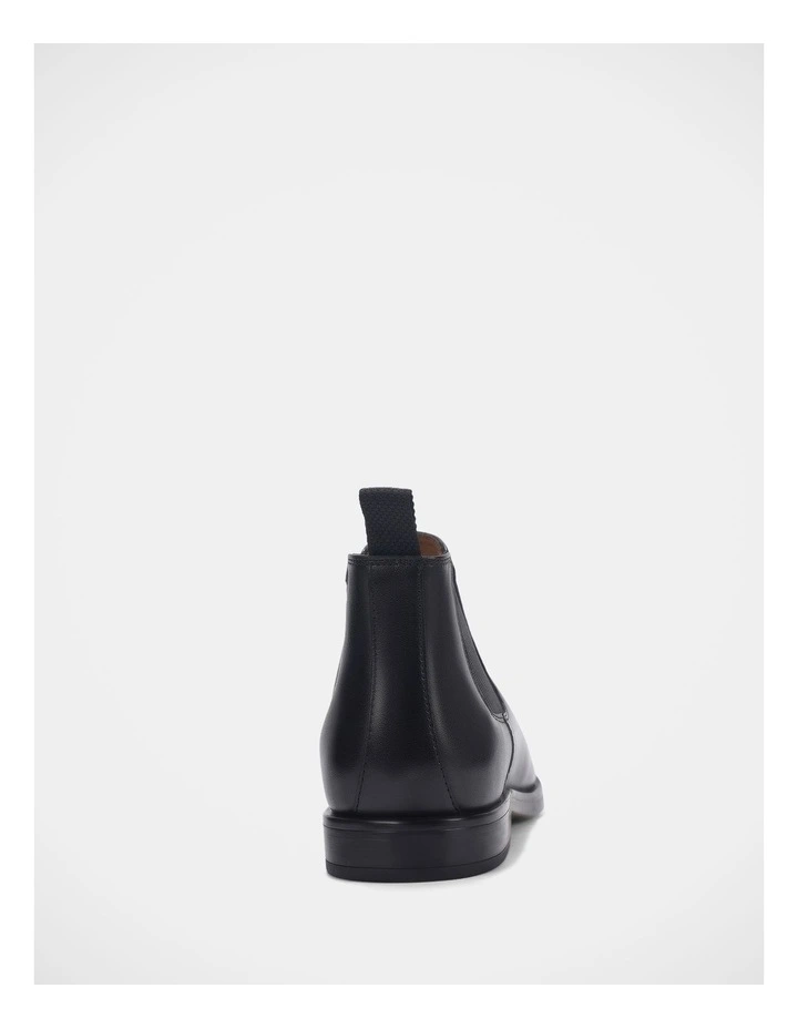 Facade Boots In Black image 5