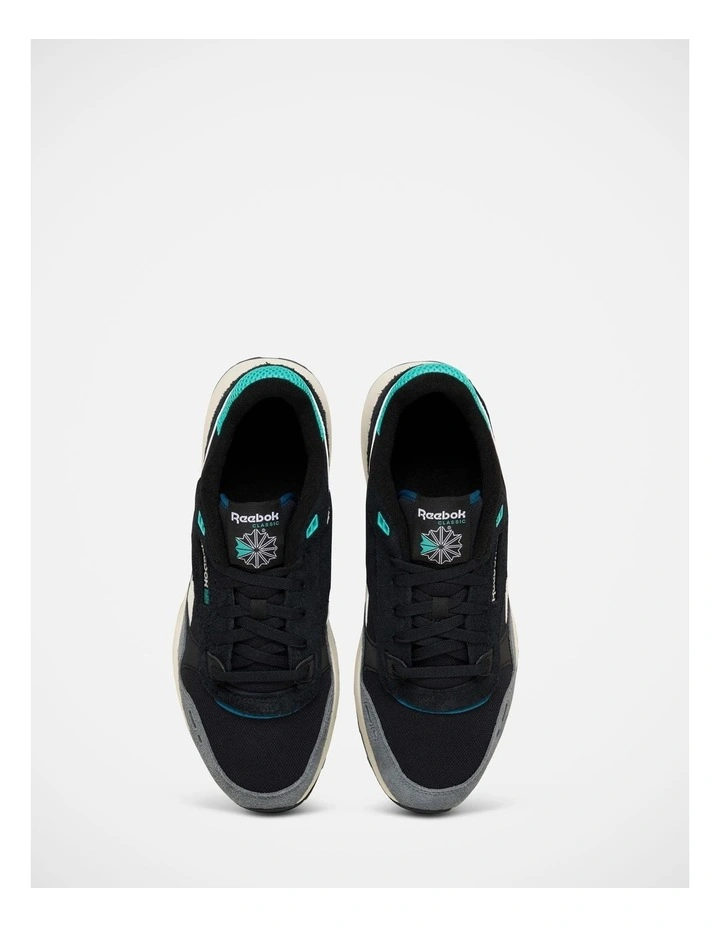 Classic Leather 2400 Sneakers in Black image 2